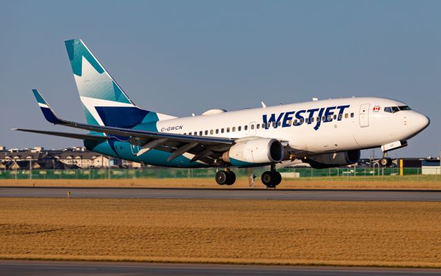 Boeing 737-700 (C-GWCN)