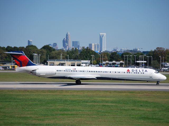 McDonnell Douglas MD-88 (N914DL) - Takeoff roll 18C - 10/11/12