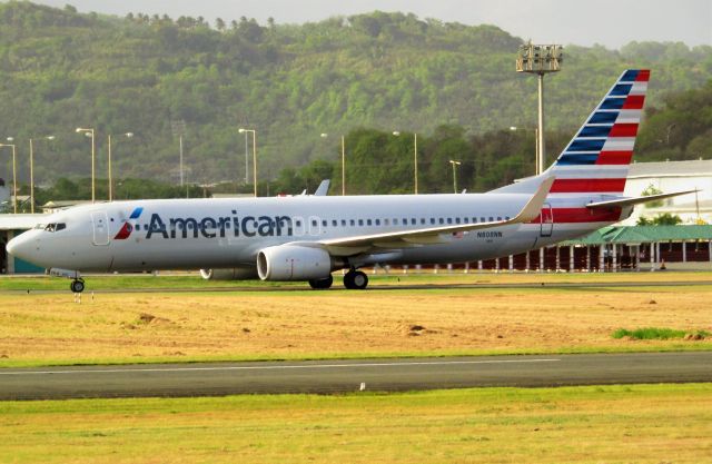 Boeing 737-800 (N808NN)