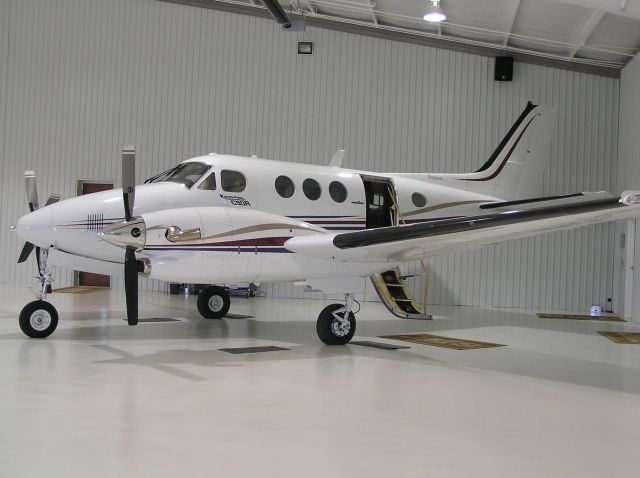 Beechcraft King Air 90 (N927JT)