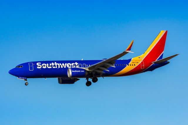 Boeing 737 MAX 8 (N8772M) - A Southwest Airlines 737 MAX 8 landing at PHX on 2/5/23. Taken with a Canon R7 and Tamron 70-200 G2 lens.