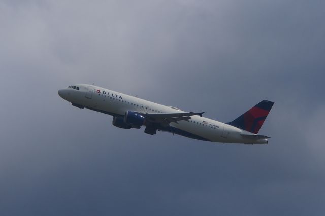 Airbus A320 (N365NW)