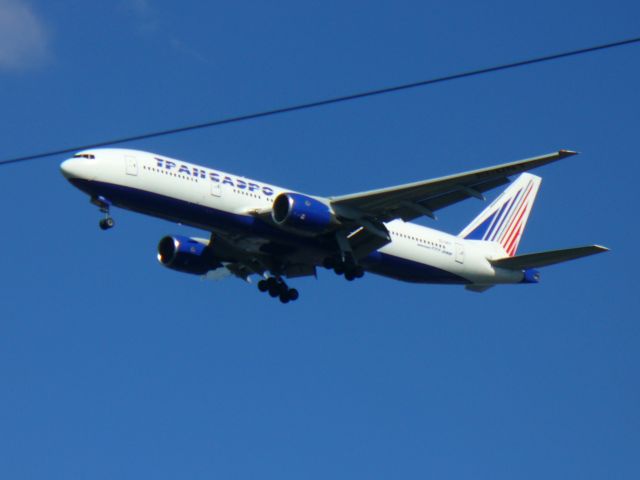 Boeing 777-200 (EI-UNY)