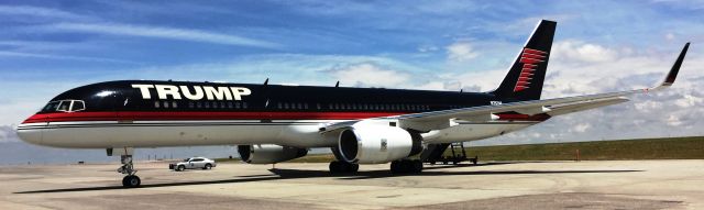 Boeing 757-200 (N757AF) - Trump in Denver 7-1-2016.