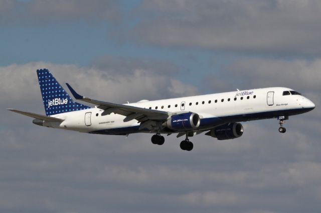 Embraer ERJ-190 (N229JB)