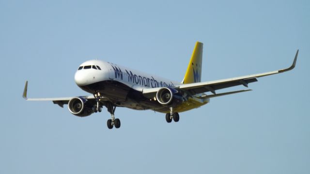 Airbus A320 (G-ZBAB)
