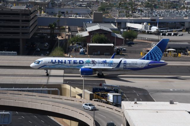 Boeing 757-200 (N14106) - Departing Phoenix for Newark, 11/1/24.