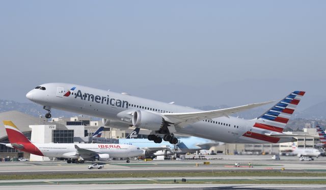 Boeing 787-9 Dreamliner (N822AN) - Departing LAX on 25L