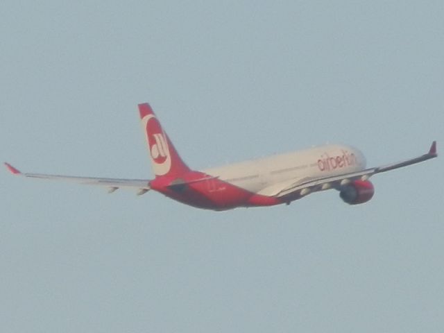 Airbus A330-200 (D-ALPC)