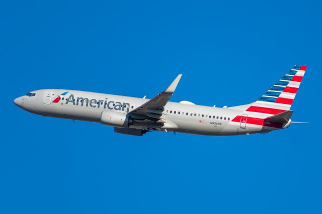 Boeing 737-800 (N936NN) - Taking off from Dallas Fort Worth International November 30, 2019.