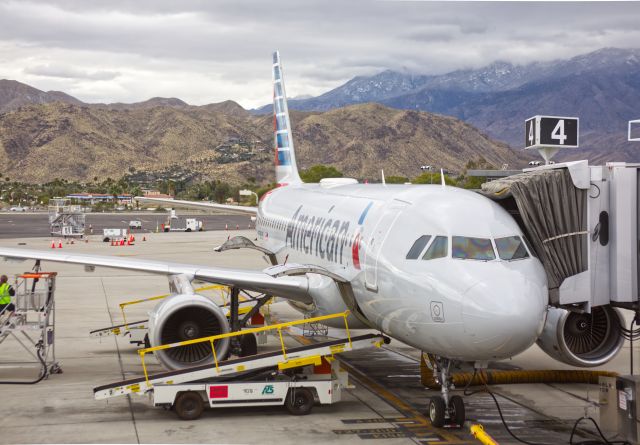 Airbus A319 (N738US)