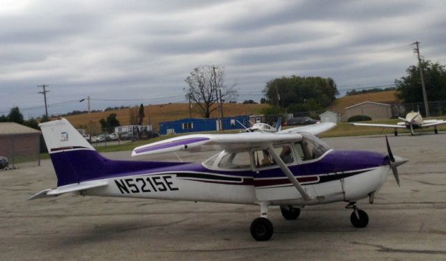 Cessna Skyhawk (N5215E)