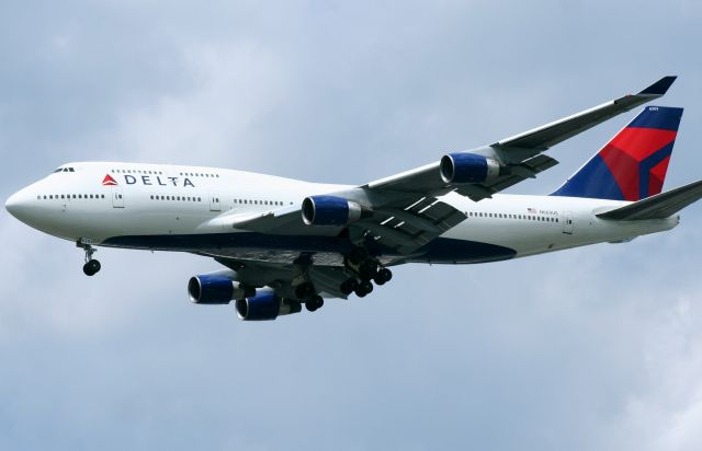 Boeing 747-200 (N669US) - this is the greatest gift that Delta and Northwest has given us in Atlanta.. to see a Delta 747-400 with a Northwest Registration though... Hartsfield Jackson has always lacked 747s