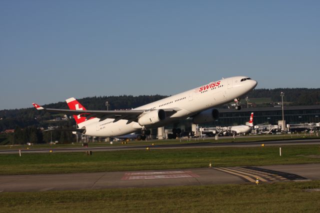 Airbus A330-300 (HB-JHC)