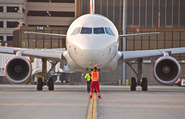 Airbus A320 (N631VA) - Air Drake 