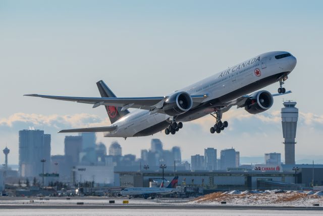 BOEING 777-300ER (C-FIUR)