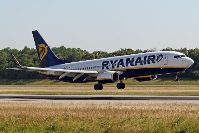 Boeing 737-800 (EI-DHN)