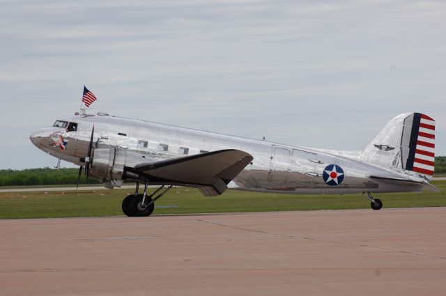 Douglas DC-3 (N47NL)