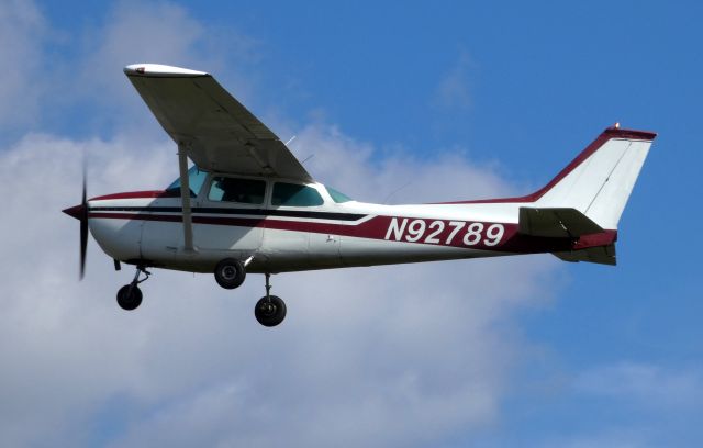 Cessna Skyhawk (N92789) - A moment after departure is this 1973 Cessna Skyhawk in the Summer of 2018.