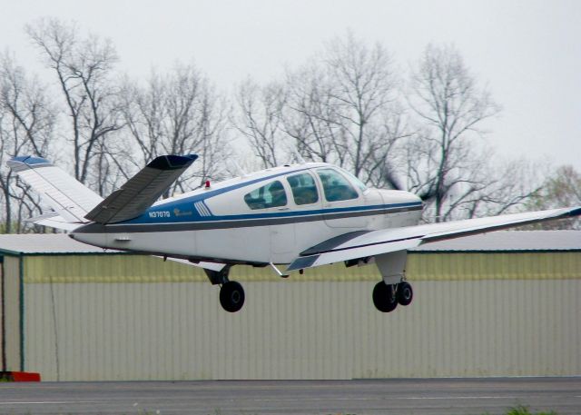 Beechcraft 35 Bonanza (N3707Q) - 1961 Beech N35 landing at Downtown Shreveport.