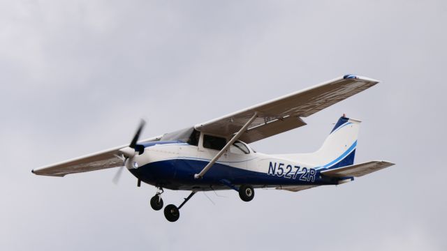 Cessna Skyhawk (N5272R)