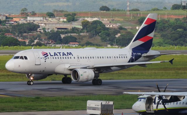 Airbus A319 (PT-TPB)