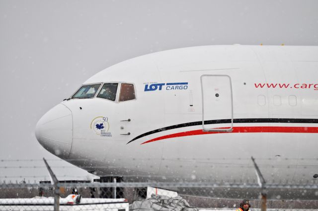 BOEING 767-200 (C-FGAJ)