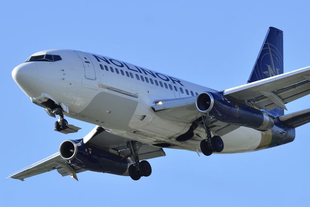 Boeing 737-200 —