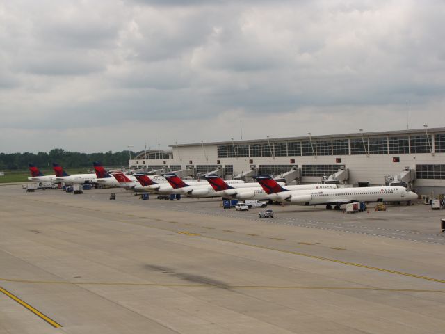 McDonnell Douglas DC-9-50 (N401EA)