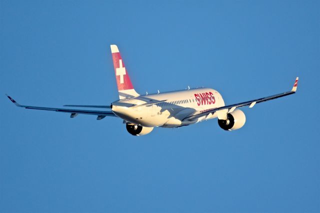 Airbus A220-100 (HB-JBF)