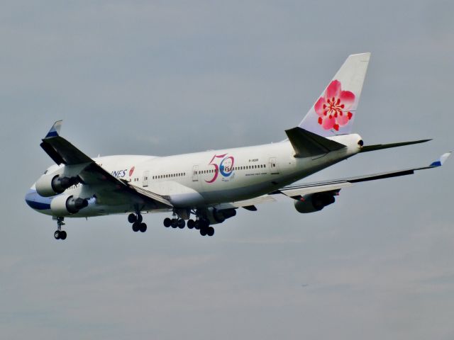 Boeing 747-400 (B-18208)