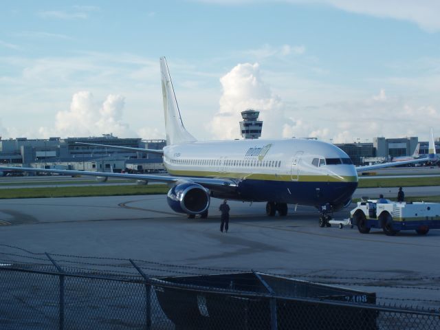 Boeing 737-700 (N740EH)