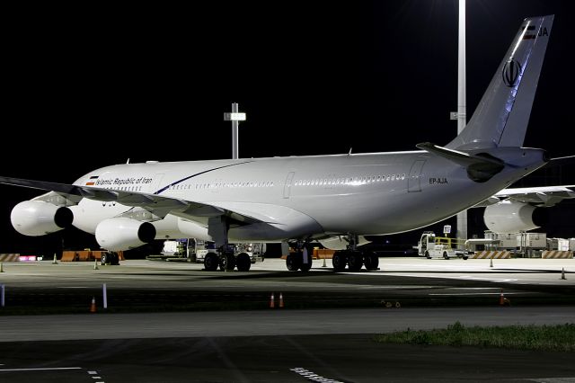 Airbus A340-300 (EP-AJA)