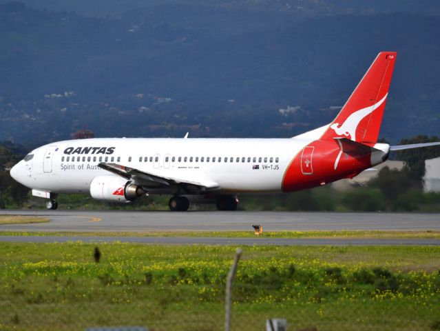 BOEING 737-400 (VH-TJS) - Rolling for take off on runway 05. Thursday 12th July 2012.