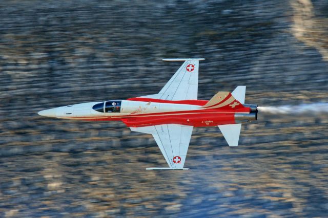 J3084 — - Patrouille Suisse @ Axalp 2009