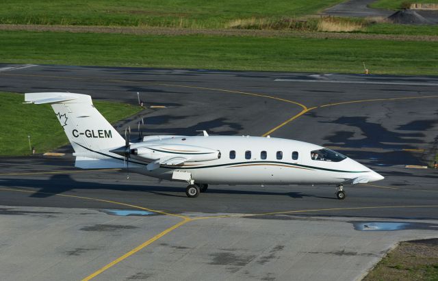 Piaggio P.180 Avanti (C-GLEM)