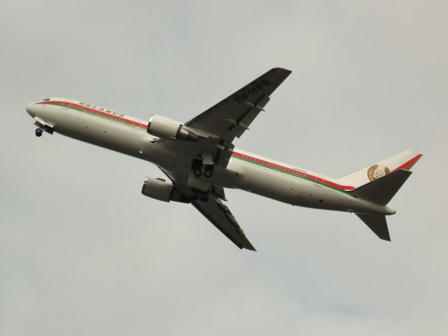 BOEING 767-300 (EW-001PB)