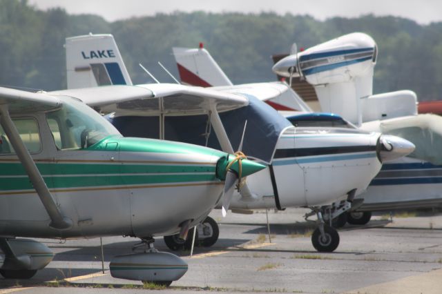 Cessna Skyhawk (N738XE)