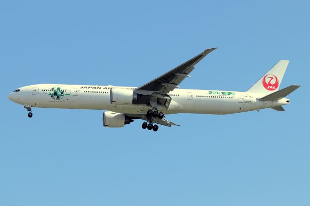 BOEING 777-300 (JA734J) - 'Japanair 6' arriving from Tokyo Haneda International Airport. The Sky Eco decal signifies JAL's commitment to the environment