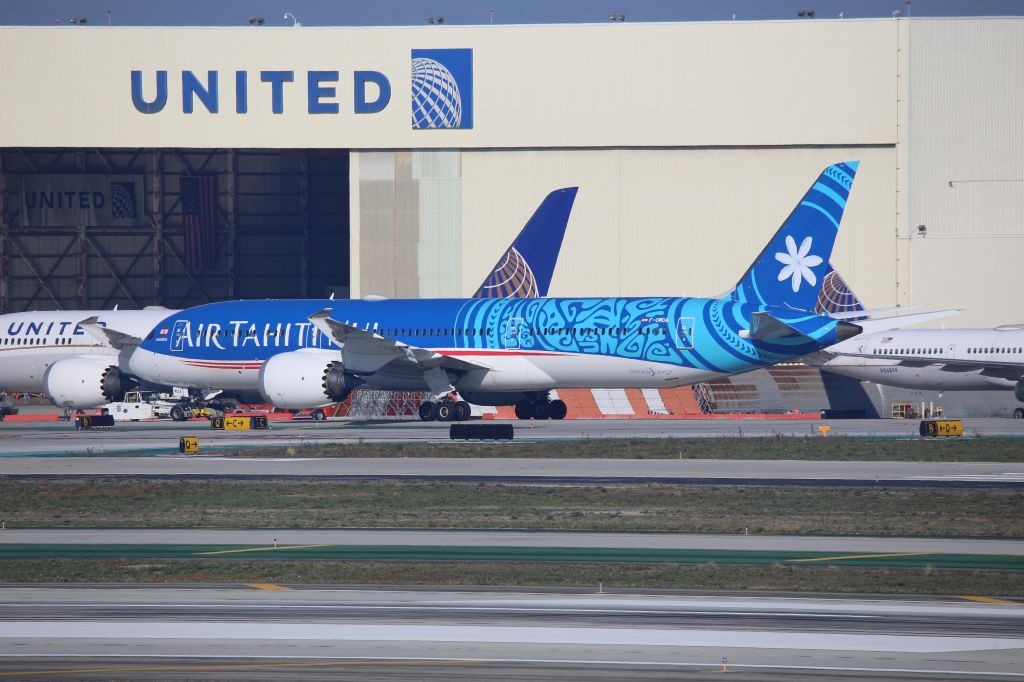Boeing 787-9 Dreamliner (F-OMUA)