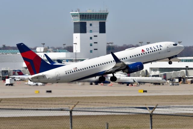 Boeing 737-900 (N3754A) - 36-R 03-21-21