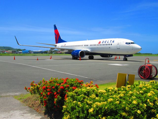 Boeing 737-800 (N373DA)