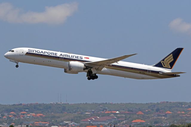 BOEING 787-10 Dreamliner (9V-SCL)