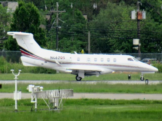 Embraer Phenom 300 (N462QS)