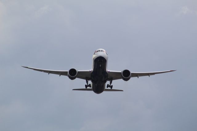 Boeing 787-8 (G-ZBLA) - Airline: British Airwaysbr /Plane: B787-10br /Location: LHR (Great Southwest Road, LHR)br /Date: 04.09.22 (dd/mm/yy)