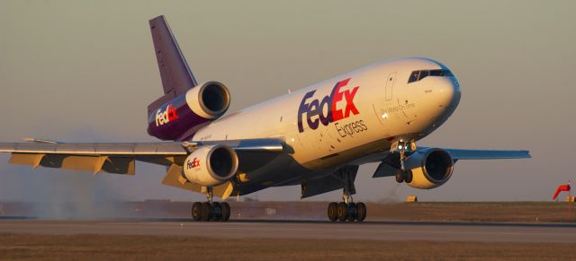 McDonnell Douglas DC-10 (N68049) - Touchdown Runway 17R