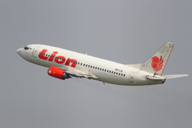 BOEING 737-300 (PK-LIU)