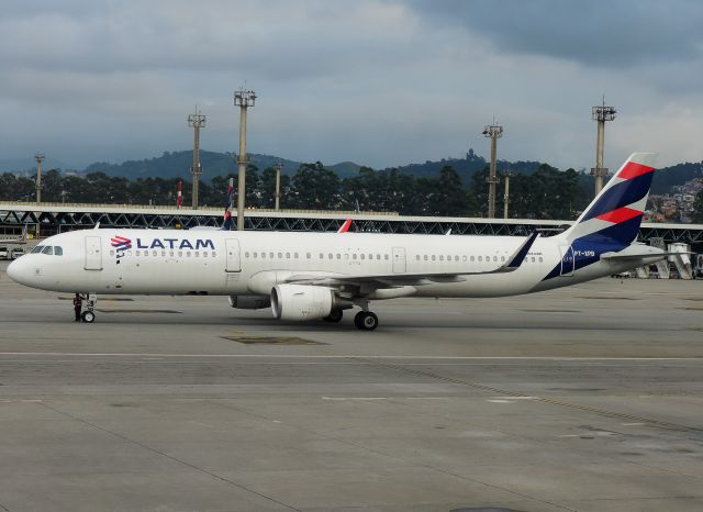 Airbus A321 (PT-XPB)