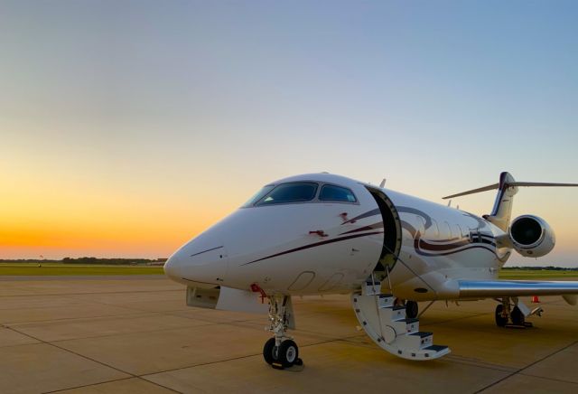 Bombardier Challenger 300 (N332AR)