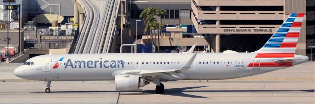 Airbus A321 (N400AN) - phoenix sky harbor international airport 07MAR20